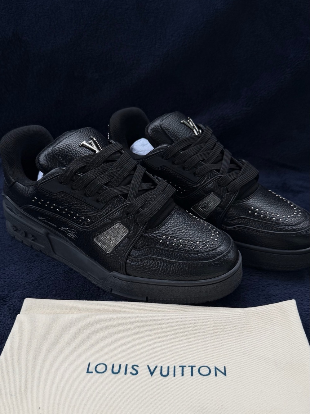 Louis Vuitton Black Textured Leather Low-Top Sneakers US 7.5